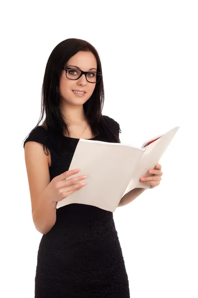 Mujer joven leyendo la revista para mujer — Foto de Stock