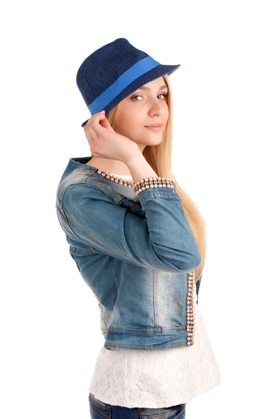 Portret młodej kobiety w niebieski kapelusz — Zdjęcie stockowe