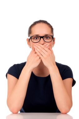 Ağzını kapsayan iş kadını