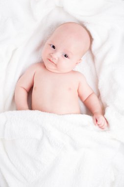 Şirin Bebek havlu sarılmış