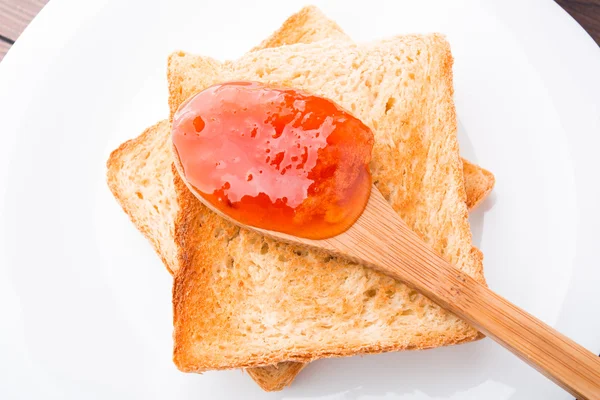 Toast mit Marmelade auf einem Teller — Stockfoto