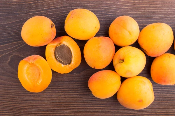 Fresh apricots on wooden table — Stock Photo, Image