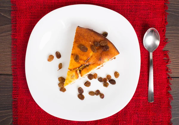 Cottage cheese pie with raisins — Stock Photo, Image