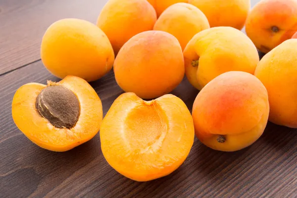 Fresh apricots on wooden table — Stock Photo, Image