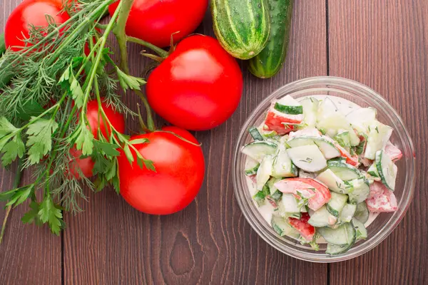 Salade met groenten en crème saus — Stockfoto