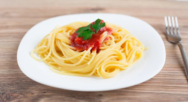 Spaghetti op een bord — Stockfoto
