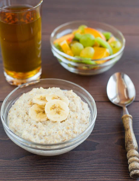 Avena gachas y frutas —  Fotos de Stock