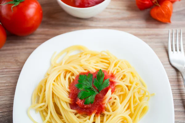 Spaghetti op een bord — Stockfoto