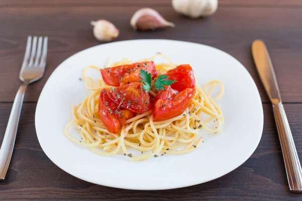 Spaghetti på en tallrik — Stockfoto