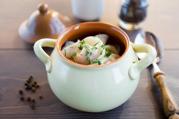 Frische gekochte Fleischklößchen mit Dill — Stockfoto