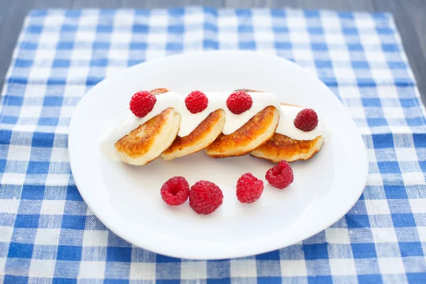 Leckere hausgemachte Käsepfannkuchen — Stockfoto