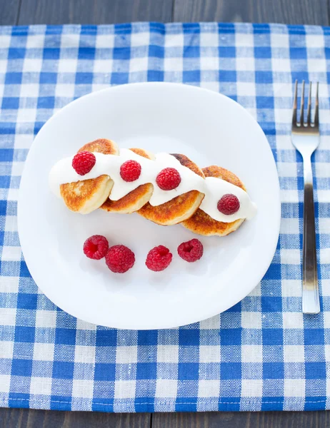 Heerlijke huisgemaakte kaas pannenkoeken — Stockfoto