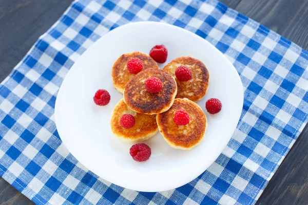 Heerlijke huisgemaakte kaas pannenkoeken — Stockfoto