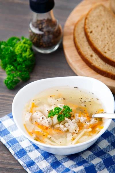 Bowl de supă de pui cu legume și tăiței — Fotografie, imagine de stoc