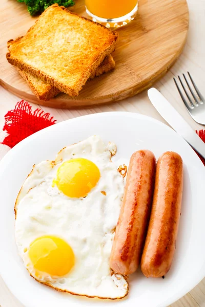 Fried eggs with sausages. — Stock Photo, Image