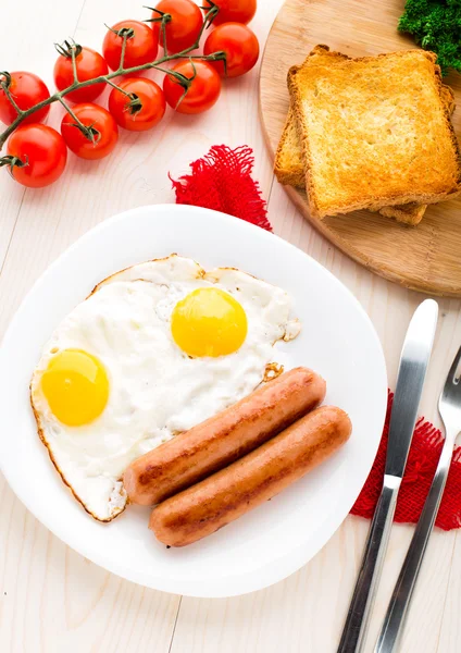 Fried eggs with sausages. — Stock Photo, Image