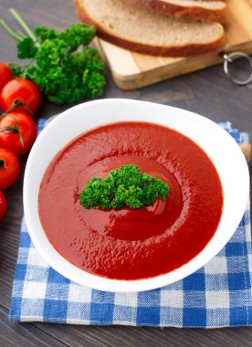 otlar ile domates çorbası