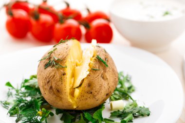 Tereyağlı fırında patates