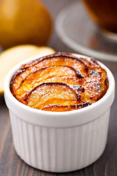 Tarta hecha con peras frescas —  Fotos de Stock