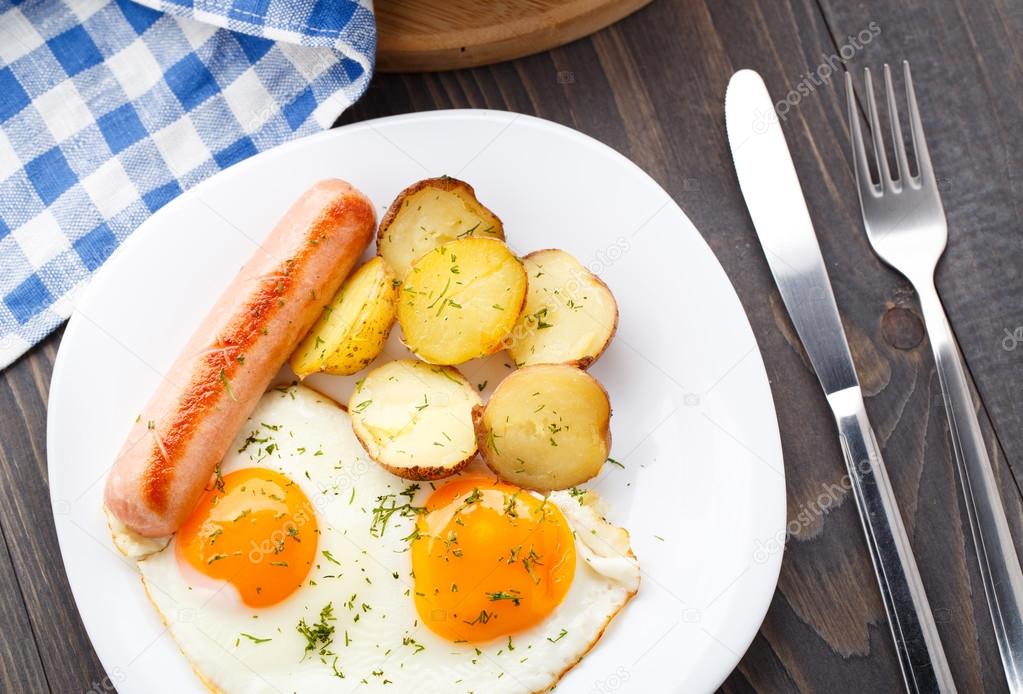 Breakfast with eggs, sausage and potato Stock Photo by ©vankad 33221977