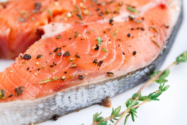 Salmon steak with thyme and pepper — Stock Photo, Image