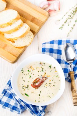 füme kaburga ile peynir çorbası