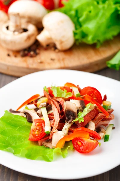 Gemengde salade met ham — Stockfoto
