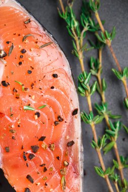 Somon steak kekik ve biber ile