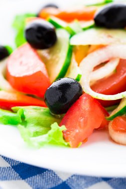 Taze sebze salatası.