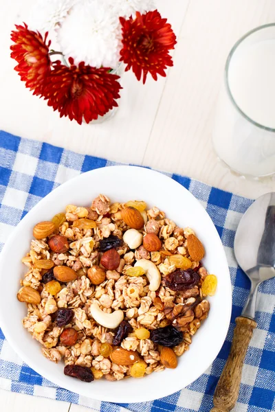 Healthy muesli breakfast with nuts and raisin — Stock Photo, Image