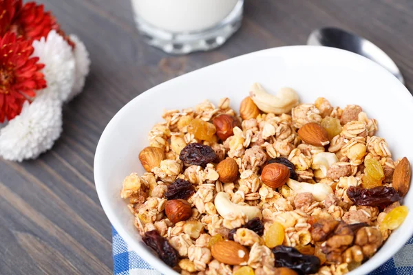 Healthy muesli breakfast with nuts and raisin — Stock Photo, Image