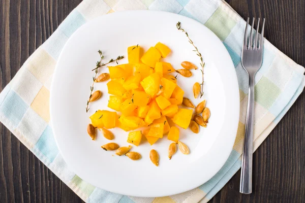 Citrouille cuite à l'huile d'olive et au thym — Photo