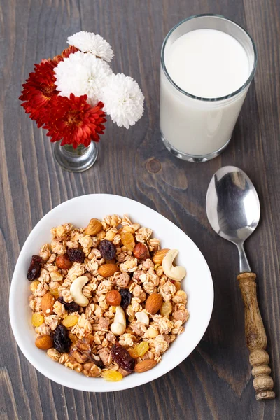 Healthy muesli breakfast with huts and raisin — Stock Photo, Image