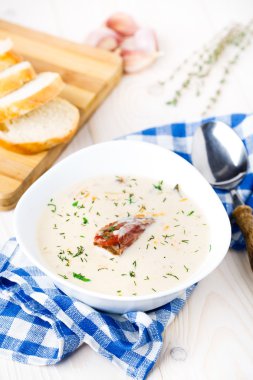 füme kaburga ile peynir çorbası