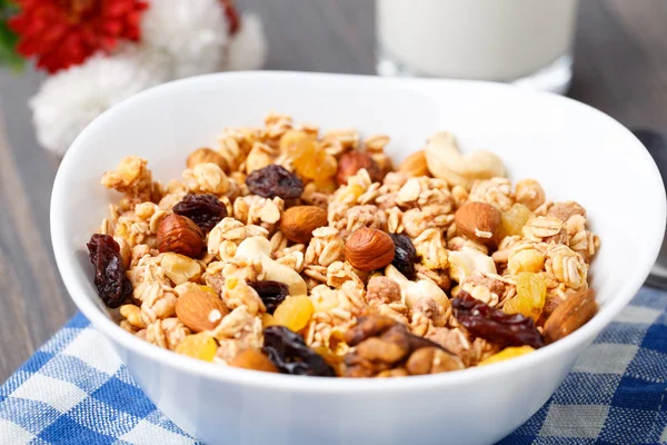 Healthy muesli breakfast with huts and raisin — Stock Photo, Image