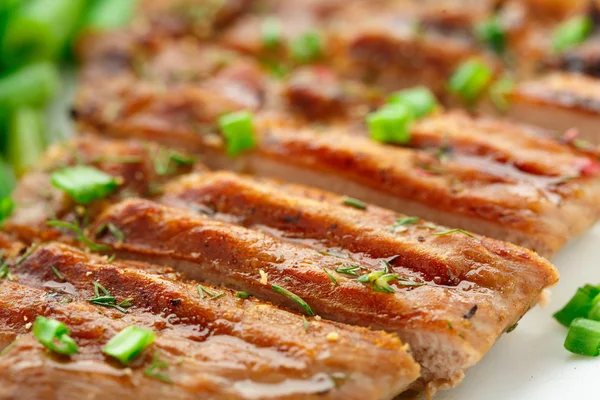 Yeşil fasulye ile sığır eti biftek — Stok fotoğraf