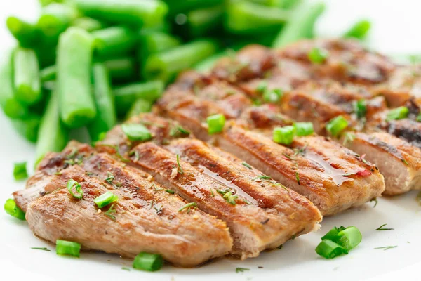 Beef steak with green beans — Stock Photo, Image