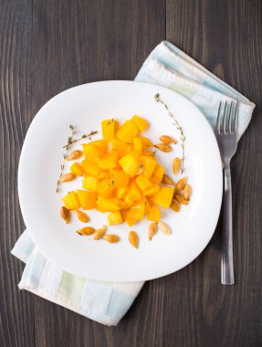 Fırında kabak zeytinyağı ve kekik ile