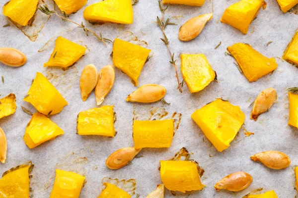 Zucca al forno con olio d'oliva e timo — Foto Stock