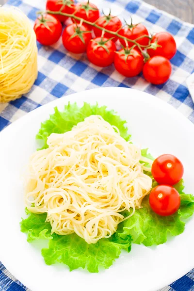 토마토와 맛 있는 스파게티 — 스톡 사진