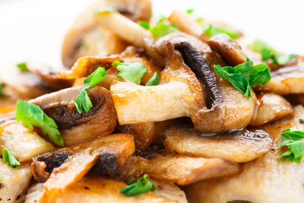 Filé de frango frito com cogumelos — Fotografia de Stock