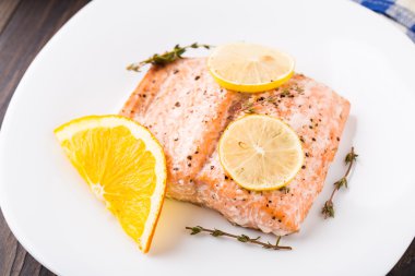 narenciye ve kekik ile Somon fileto