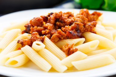 Bolonez soslu makarna