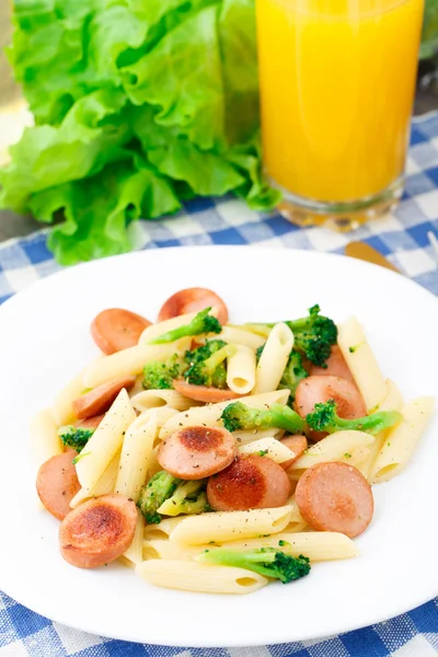 Pasta with chicken sausage and broccoli — Stock Photo, Image