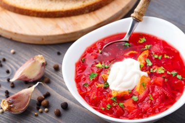 Ukrayna ve Rus ulusal kırmızı borsch