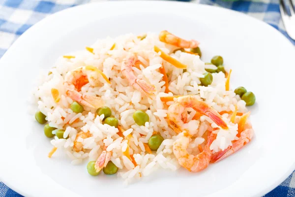 Rice with shrimps and peas — Stock Photo, Image