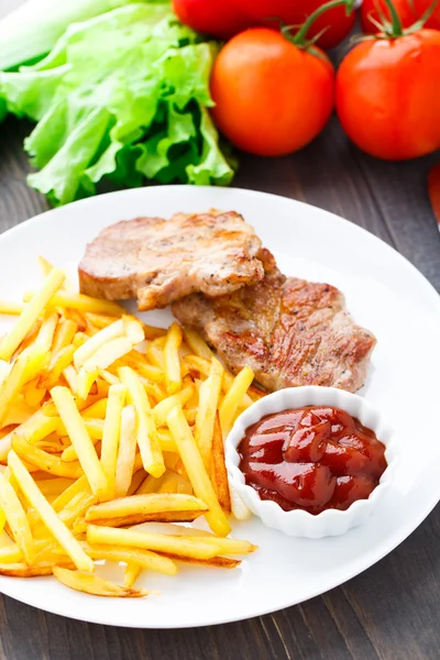 Filete frito con papas fritas — Foto de Stock