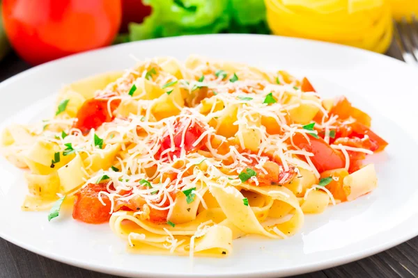 Fettuccin med tomat - Stock-foto