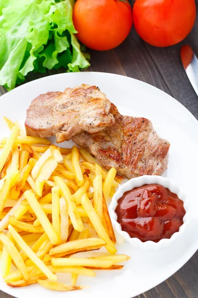 Filete frito con papas fritas — Foto de Stock