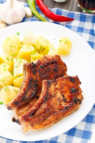 Lomo de cerdo frito con patata —  Fotos de Stock